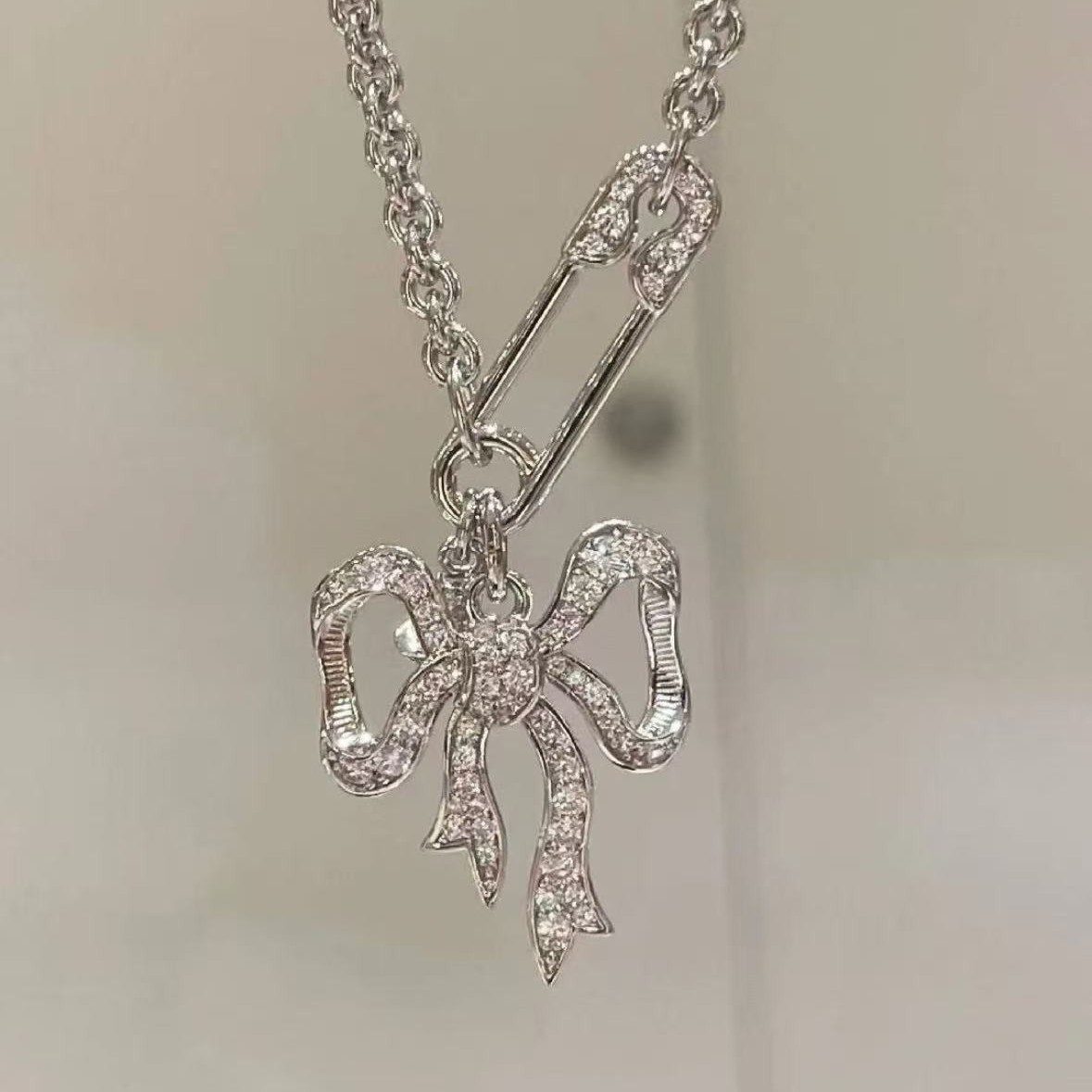 Bow chain necklace and earrings - Image 3