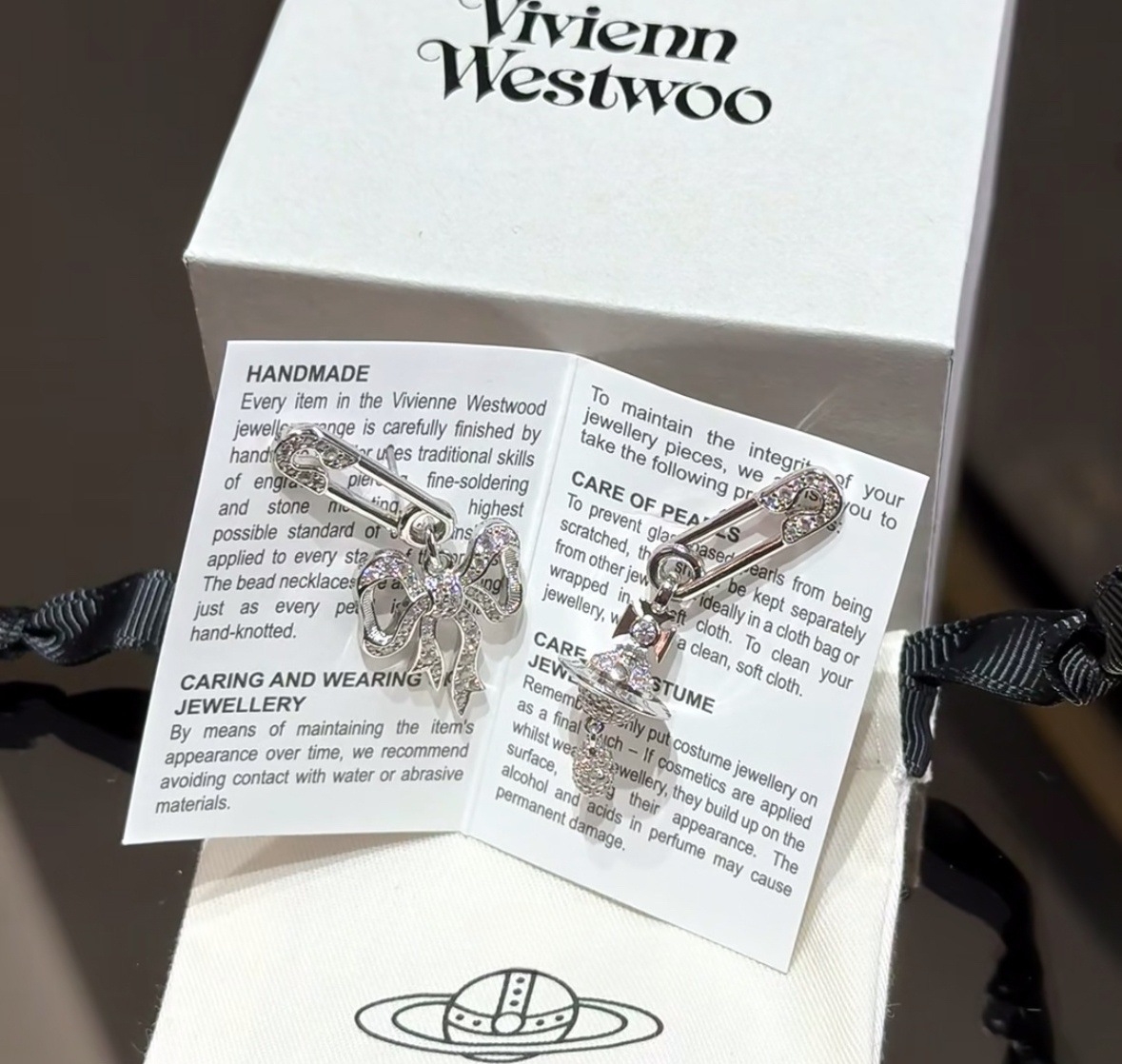 Bow chain necklace and earrings - Image 8