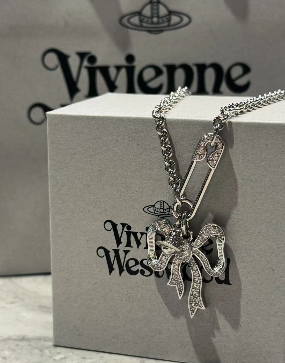 Bow chain necklace and earrings - Image 6