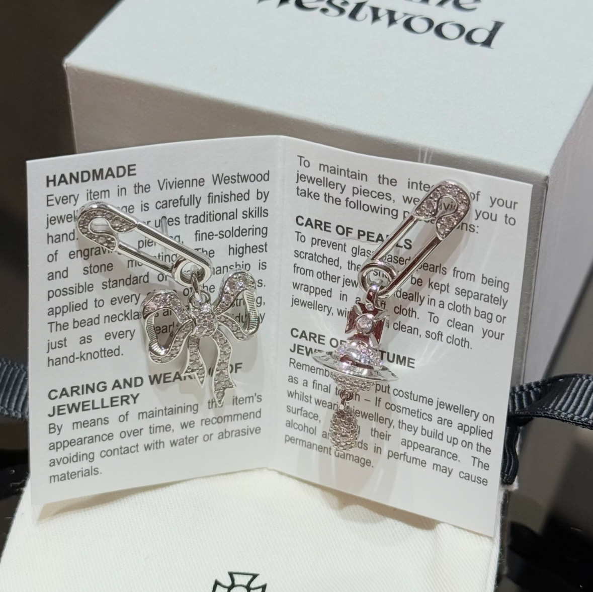 Bow chain necklace and earrings - Image 2